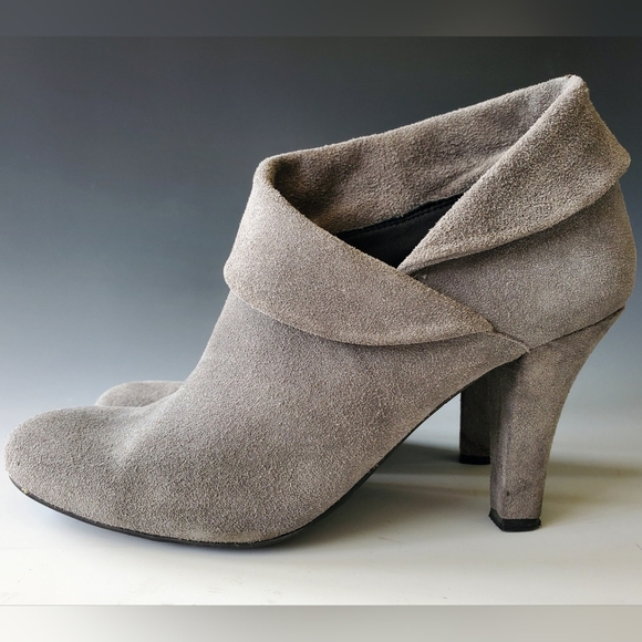 ENZO ANGIOLINI Gray Suede Bootie - Picture 2 of 4